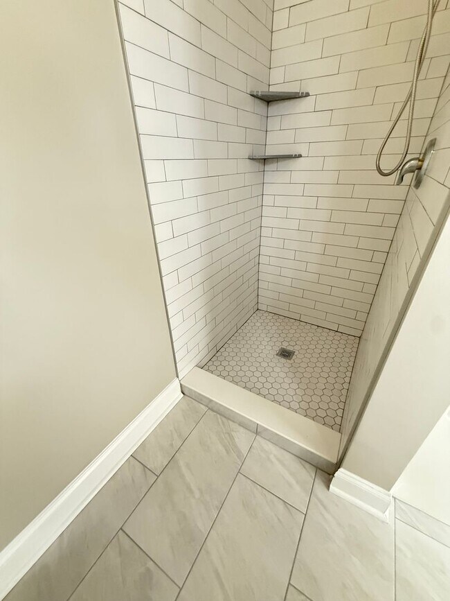 Building Photo - Renovated Cornelius Condo | Two Covered Balconies | Walk to Downtown & Antiquity | Lake Norman Area