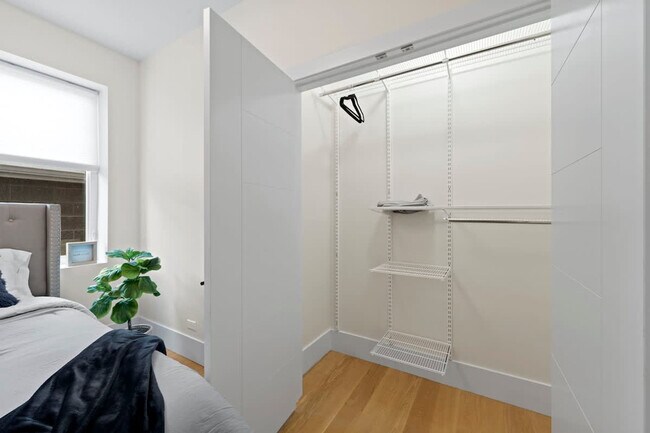 Building Photo - 2110 W Washington Blvd