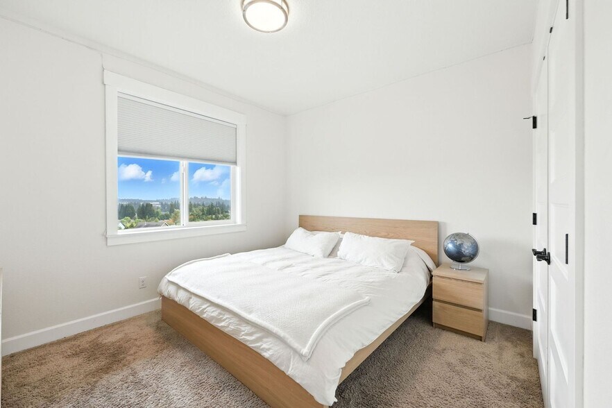 Building Photo - 15004 SE Shaunte Ln