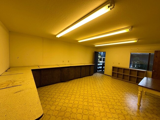 Building Photo - Expansive House in the Monclair Village, Q...