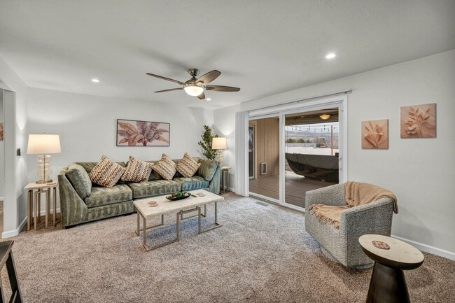 Building Photo - FULLY FURNISHED MOUNTAIN VIEW RETREAT with HOT TUB, RV PARKING & NO HOA