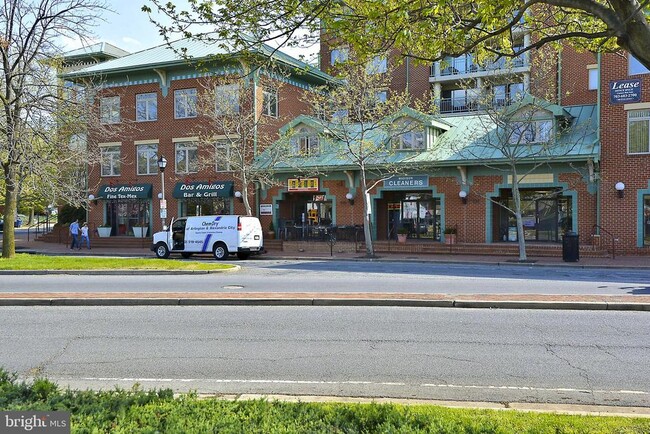 Building Photo - 2181 Jamieson Ave