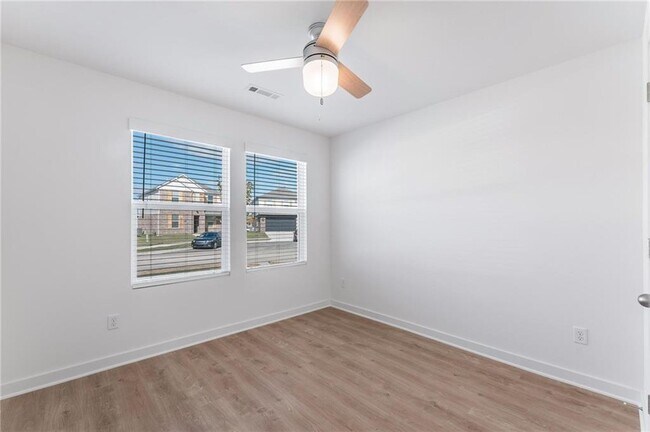 Building Photo - 4651 W Aurora St