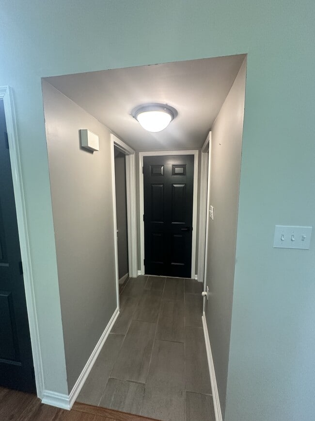 Building Photo - 4640 Newington Rd