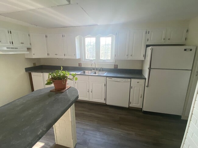 Building Photo - Authentic 3 bedroom New England Colonial! ...