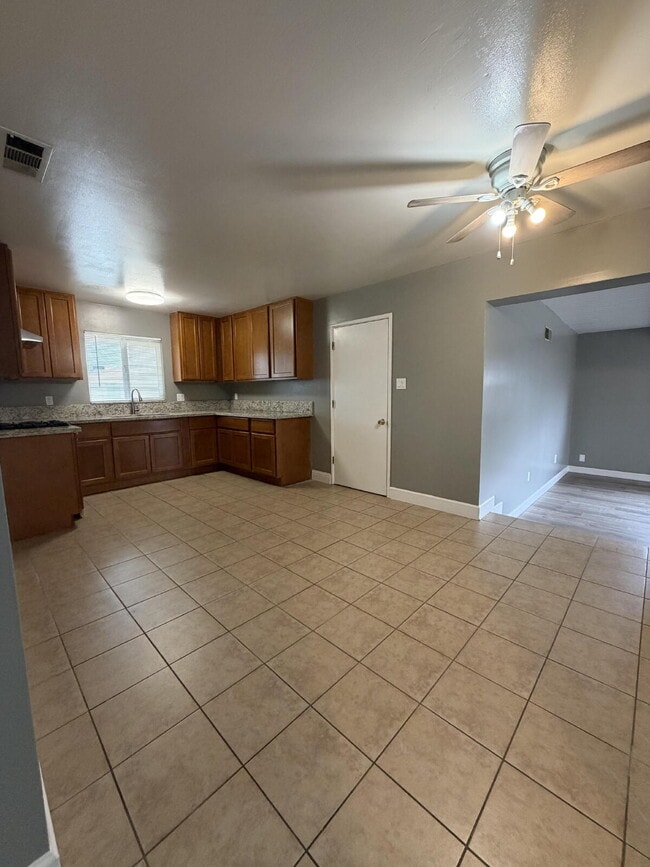 Building Photo - Charming 3-Bed, 2-Bath Gem with 1,372 Sq Ft of Comfort in Modesto!