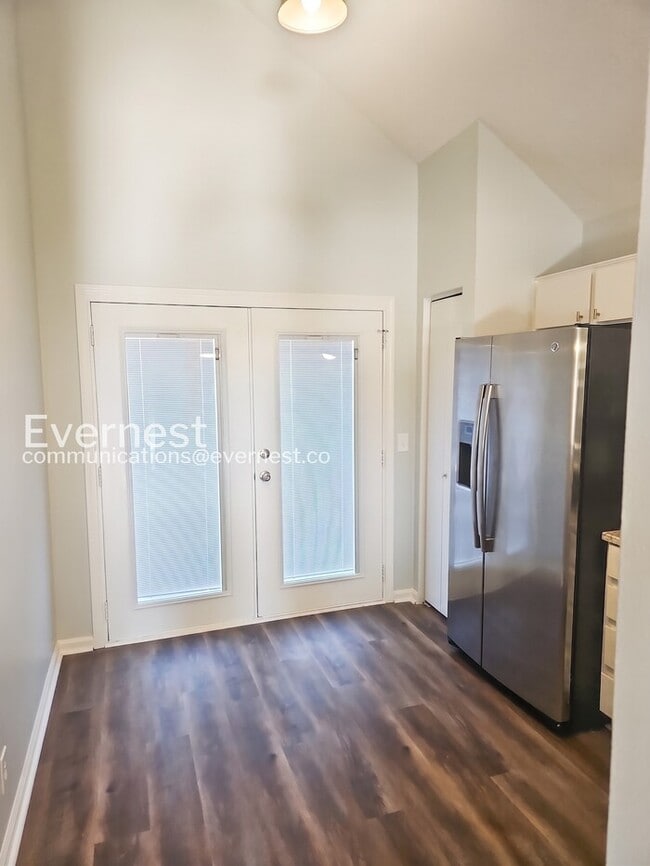 Building Photo - 3-Bed/2-Bath/ Pet Friendly/Available Soon!