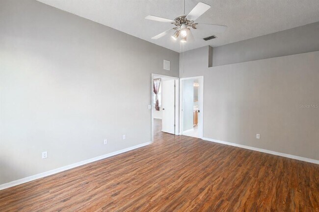 Building Photo - 10435 Crestfield Dr