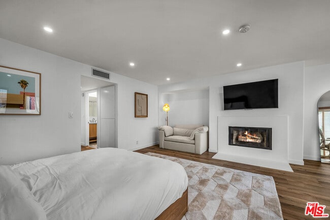 Building Photo - 20 Voyage St