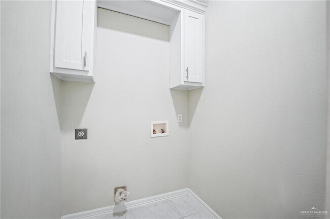 Building Photo - 19 E Boxwood Ave