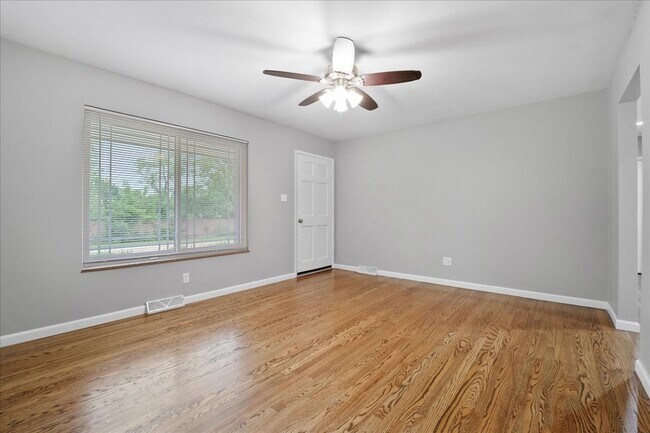 Building Photo - 113 Roland Ave