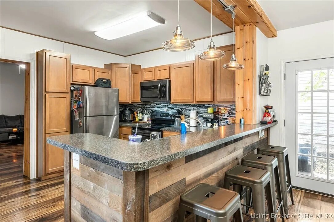 kichen seen from dining room - 531 E Chestnut St