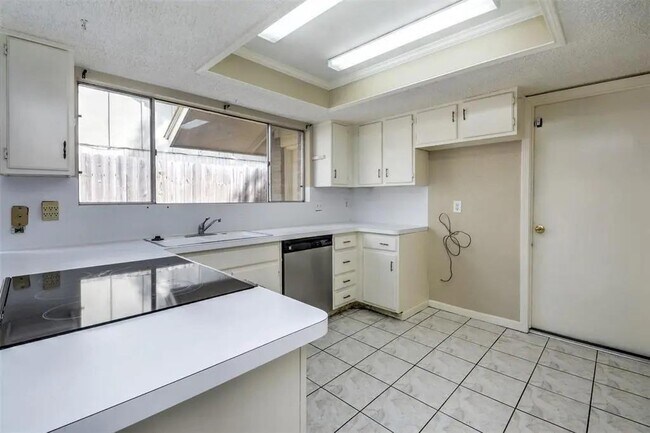 Building Photo - 23119 Naples Dr