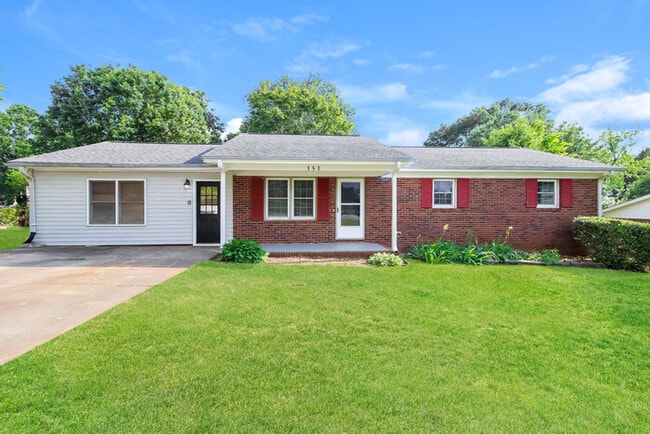 Primary Photo - 151 Twin Creek Dr