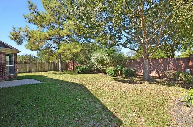 Building Photo - 4611 Silverlake Dr