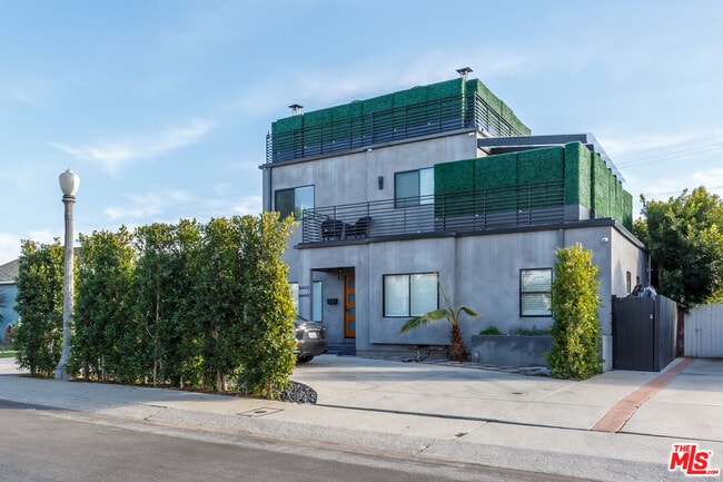 Building Photo - 6440 W 87th Pl