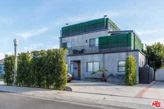 Building Photo - 6440 W 87th Pl