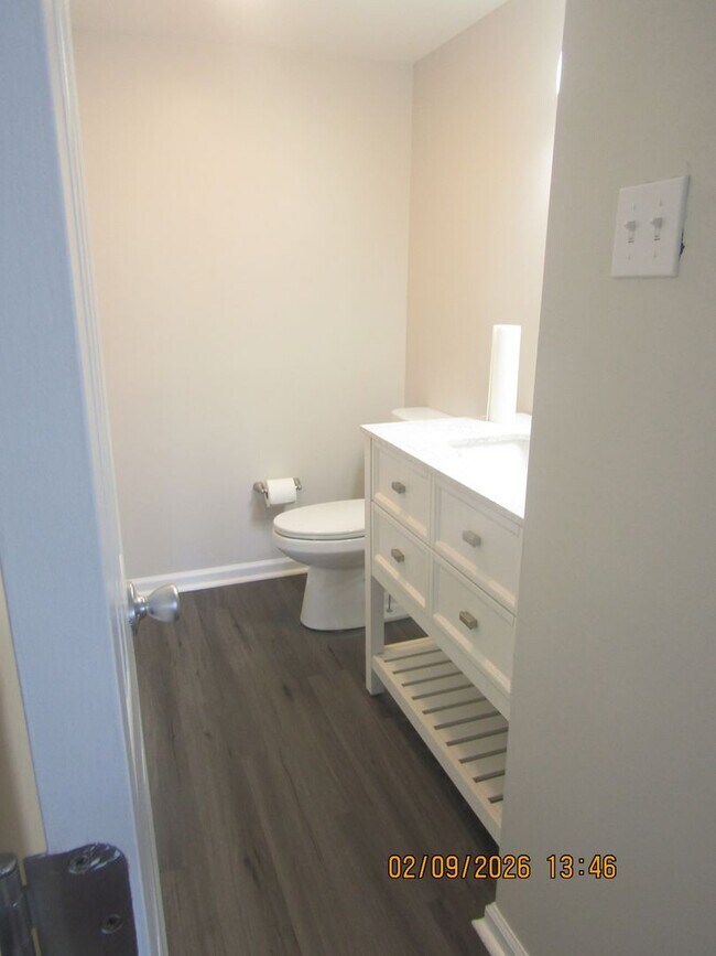 Building Photo - Lake Whitehurst