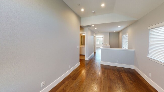Building Photo - Updated 3 Bedroom (+ bonus room), 3.5 bath...