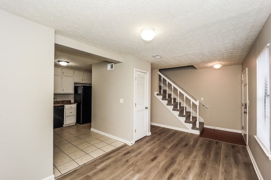 Building Photo - 2068 Sitser Ln