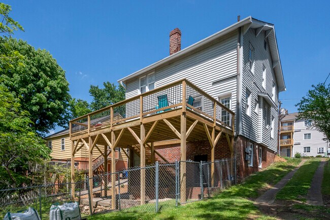 Building Photo - 214 N Sunset Dr