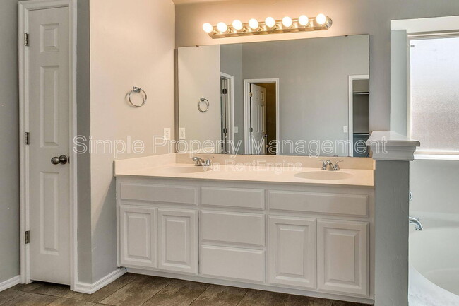 Building Photo - 18020 Cerrado Cir