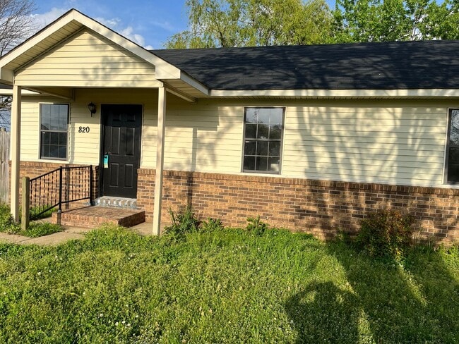 Building Photo - "Charming 3-Bed Home with Cozy 982 Sq. Ft. Living Space on Smith Avenue, Trumann!"