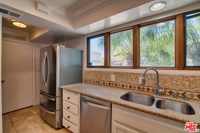 Building Photo - 127 Abalone Ave
