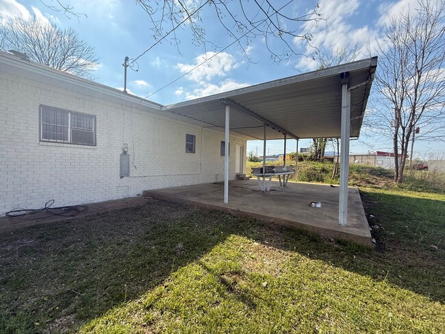 Building Photo - Renovated 5 Bedroom 2 Bath Home for Rent!