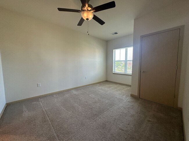 Building Photo - 3036 Triumph Dr