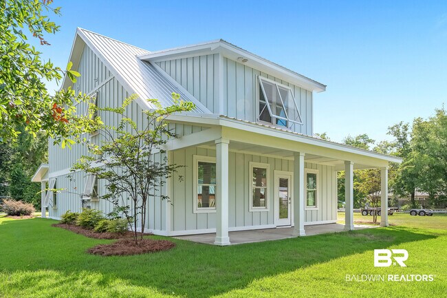 Building Photo - 27085 Park Dr