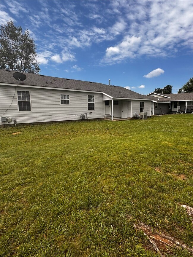 Building Photo - 3009 W Olive St