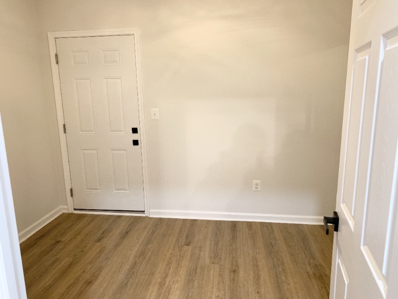 Building Photo - 1600 S Charles St