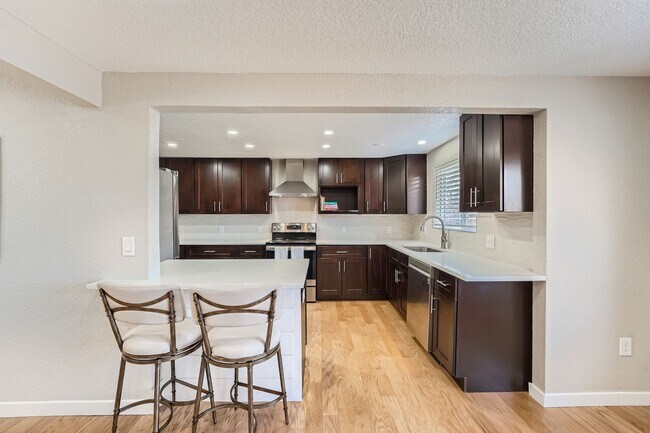 Building Photo - Modern Elegance in West Arvada - Your Drea...