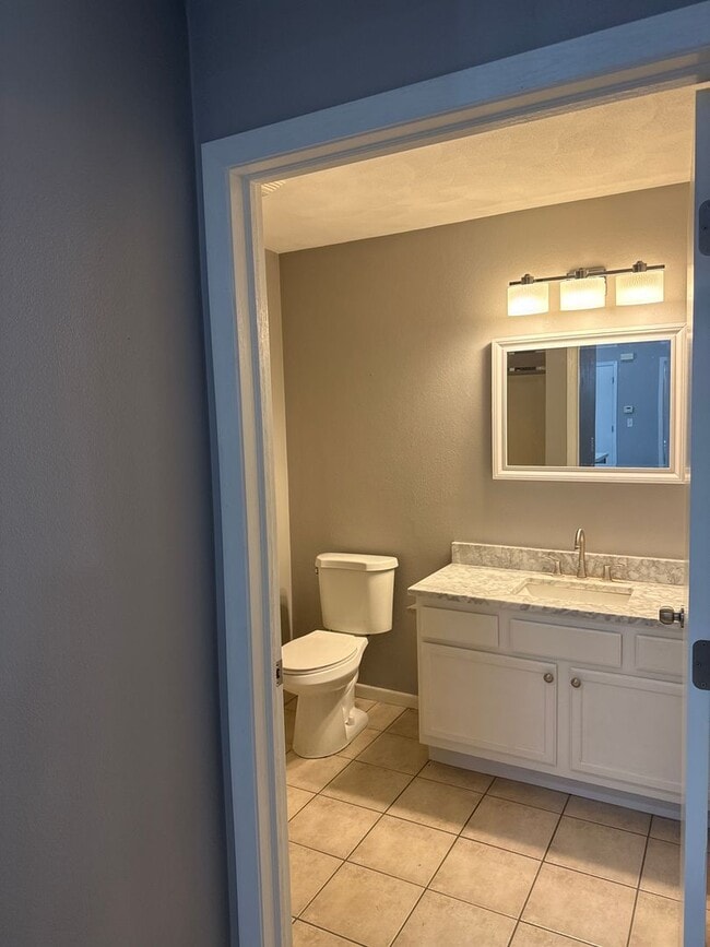 Building Photo - 921 Minns Dr