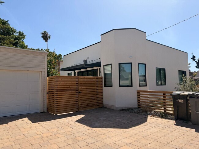 Building Photo - Never-Lived-In Luxury: 1,408 Sq Ft Detached Single-Family Home with Private Office — Downtown Sun...