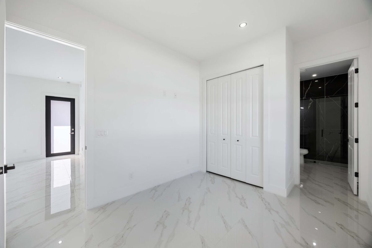 Building Photo - 1053 Marine Ave S