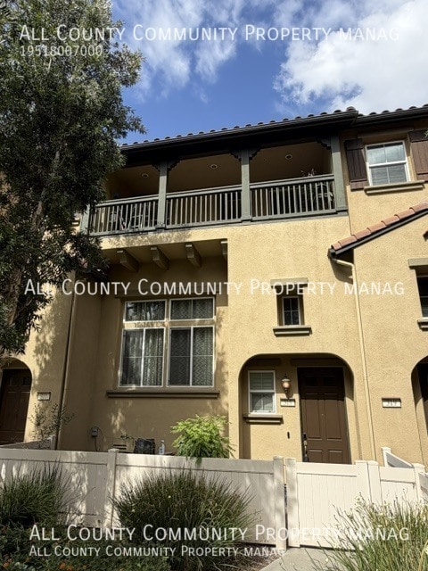 Building Photo - 315 W Linden Dr