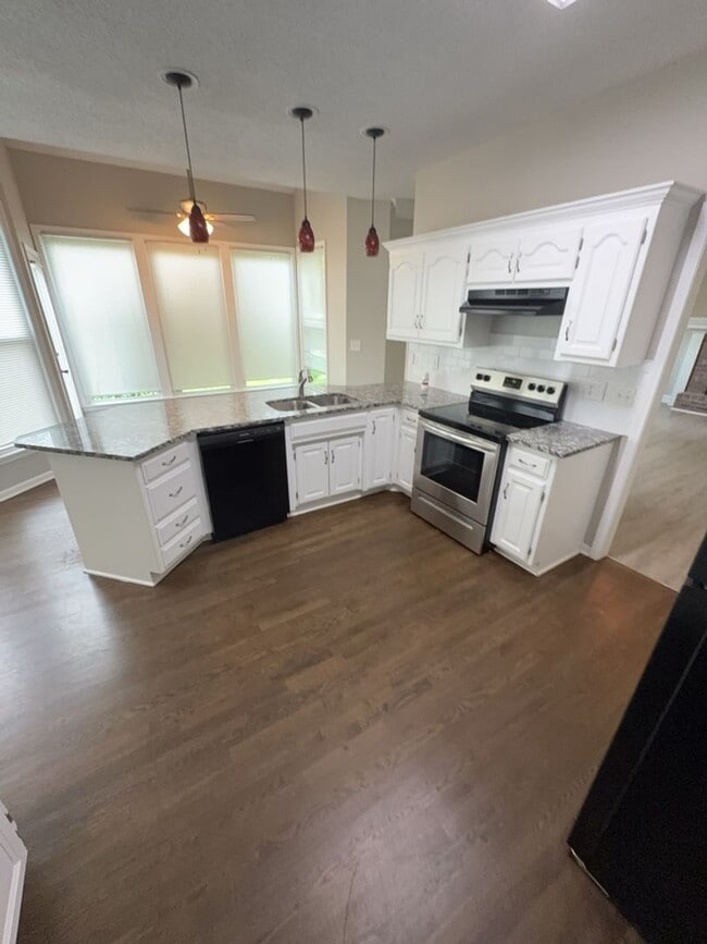 Building Photo - 5 BR/2.5BA | Newly Renovated 2 Story Single Family Home | Separate room | 1-Car Covered Parking |...