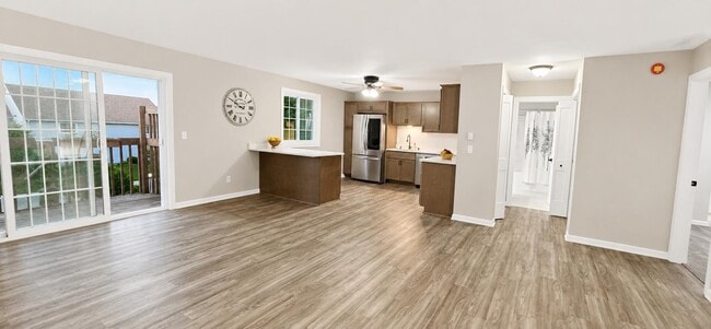 Building Photo - 501 Slinger Rd