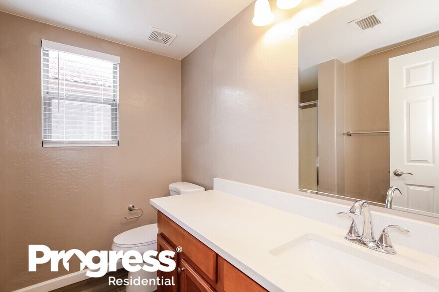 Building Photo - 13821 W Keim Dr