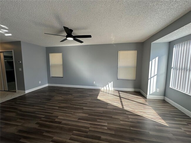 Building Photo - 7846 Snowberry Cir