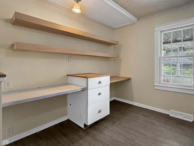 Building Photo - 5325 W Smith Valley Rd