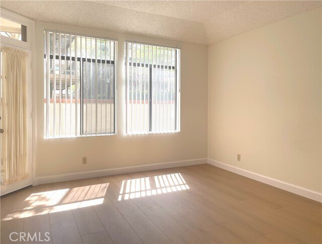 Building Photo - 2563 Plaza del Amo