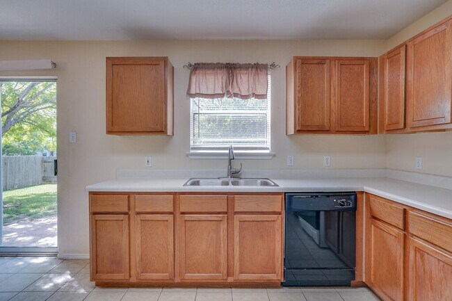 Building Photo - 17202 Ardisia Dr