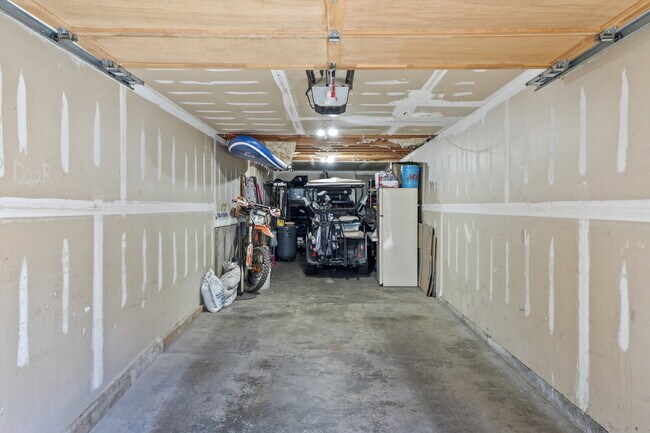 Building Photo - The epitome of carefree condo life is righ...