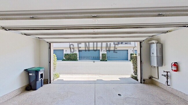 Building Photo - Beautiful Two-Level 2Bd 2Ba Condo in Irvine