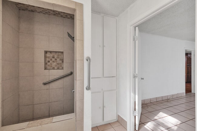 Building Photo - 5935 Highfield St