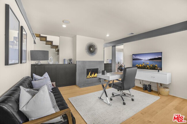 Building Photo - 9892 Beverly Grove Dr