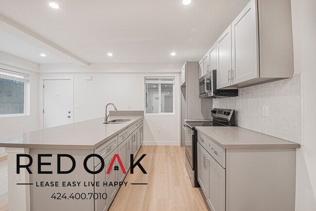 Building Photo - 6738 Independence Ave